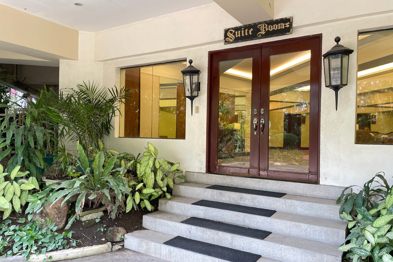 suiteroom entrance